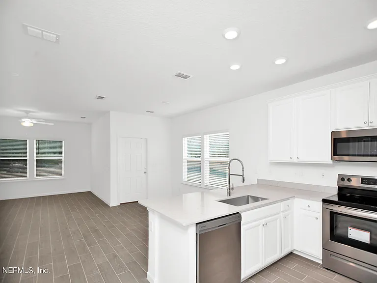 348 Rosemont Dr — Photo 6