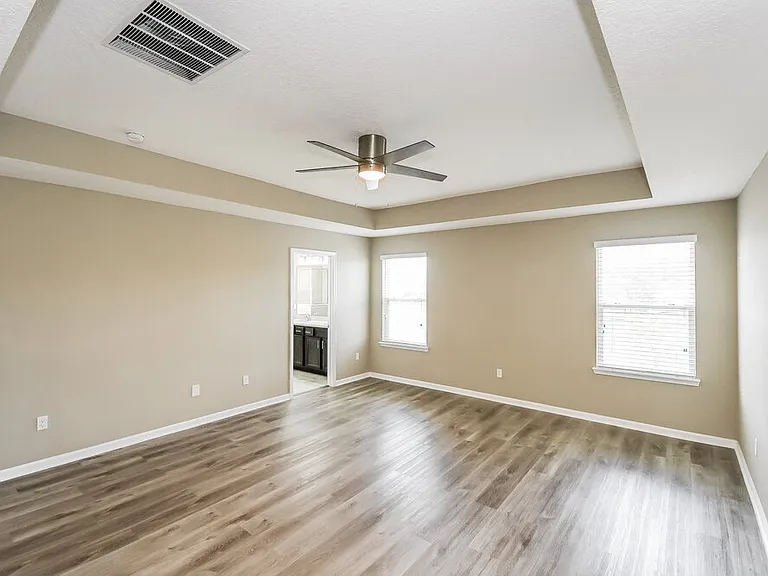 918 Glendale Ln — Photo 11