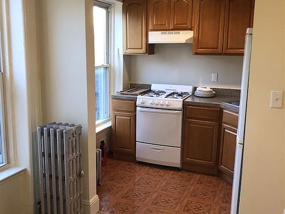 2nd image of 434 Lafayette Ave #3