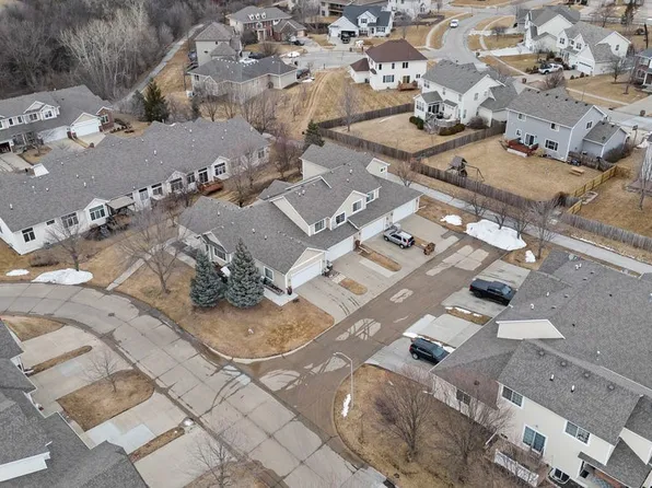 9809 Veridian Ln, Johnston, IA 50131