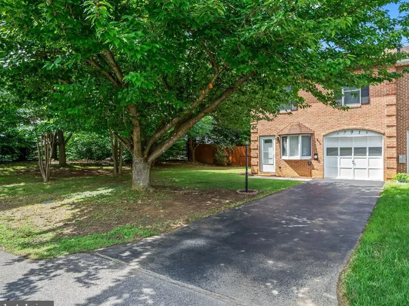 17916 Golf View Dr, Hagerstown, MD 21740