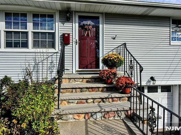 3rd image of 143 Manhattan Avenue
