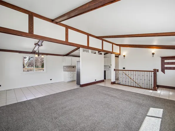 5685 NW 57th Ave, Johnston, IA 50131