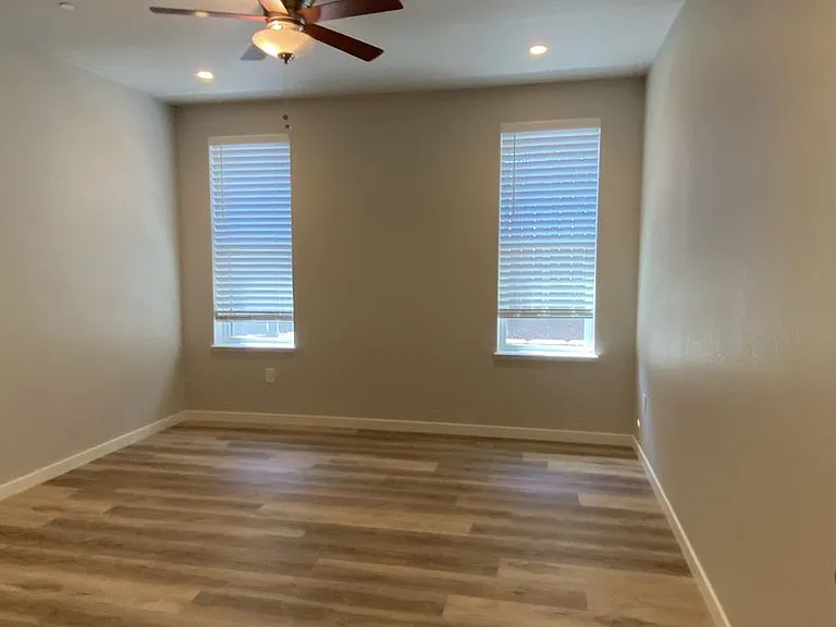 240 Silver Bend Way — Photo 5