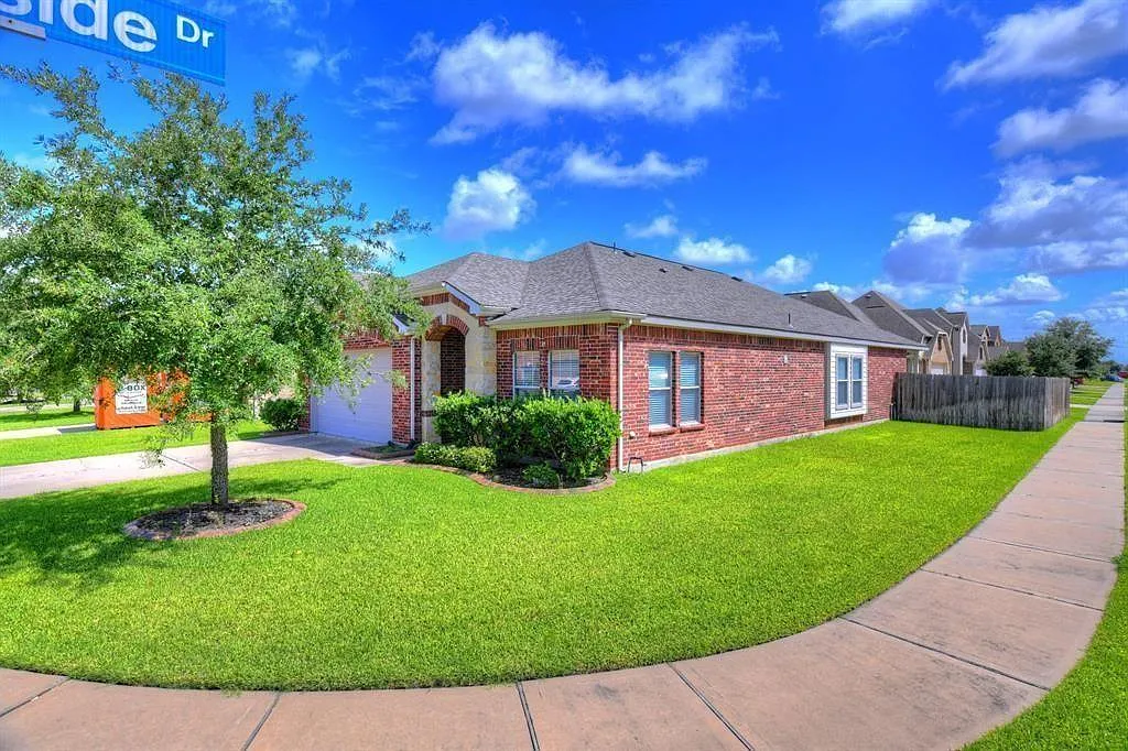 3 bed, 2.5 bath, 2222 sqft, $2,500 — Photo 3