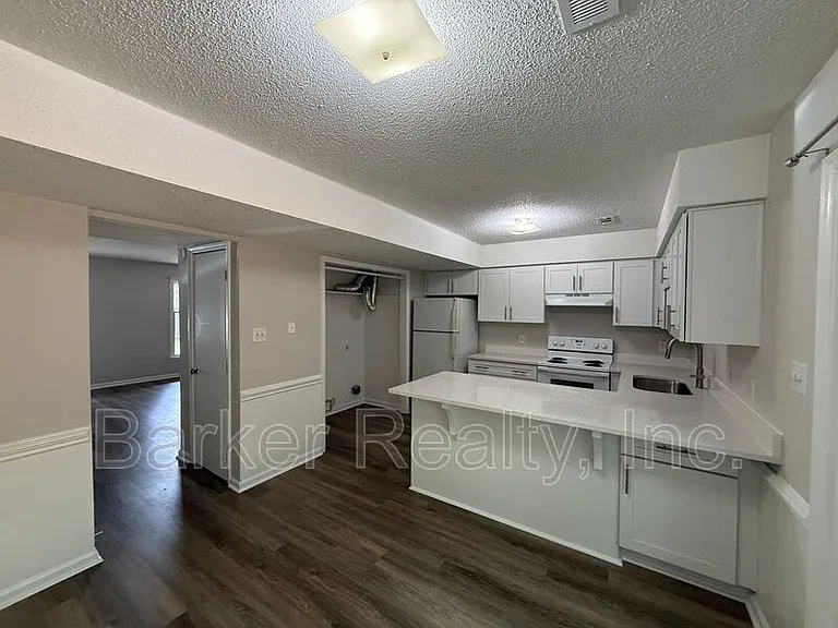 101 Greengate Ct — Photo 4