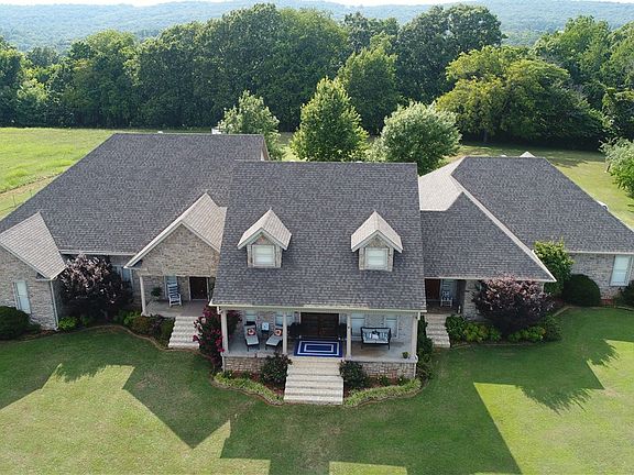 3rd image of 815 James Pl