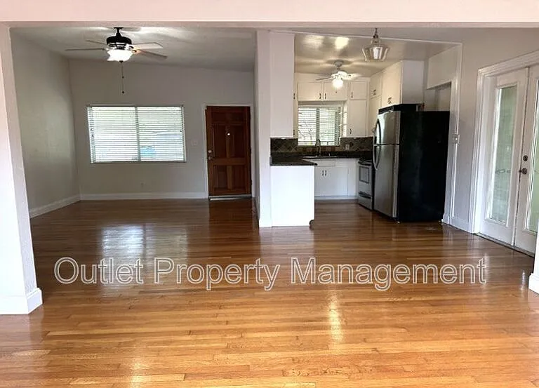 2517 E Marks St — Photo 4