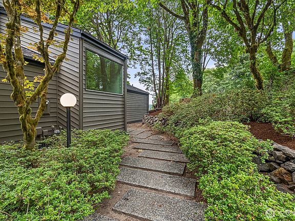3rd image of 93 Raft Island Drive NW
