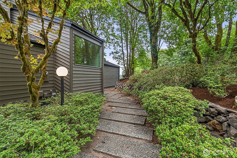 3rd image of 93 Raft Island Drive NW