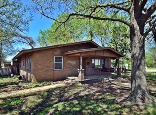504 S 4th St, Stilwell, OK 74960