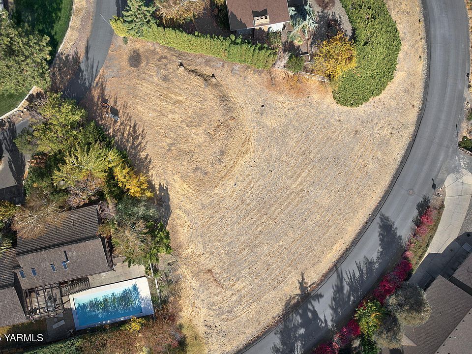 2nd image of 405 N 80th Loop