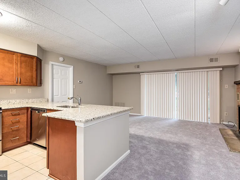 510 Washington Pl #10 — Photo 16