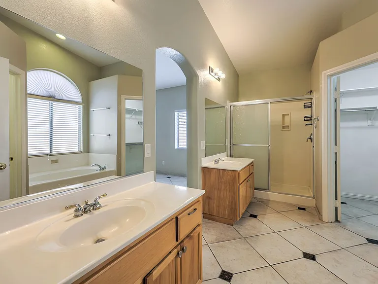 1158 Mirage Lake St — Photo 9