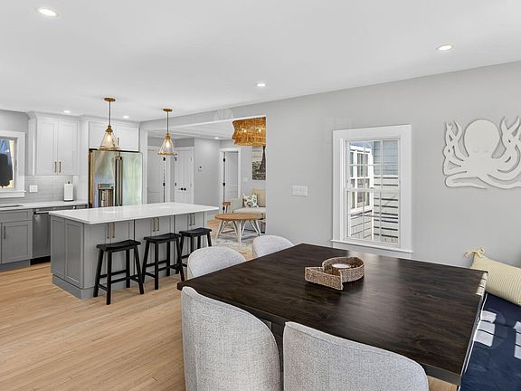 3rd image of 15 Beach Pine Road