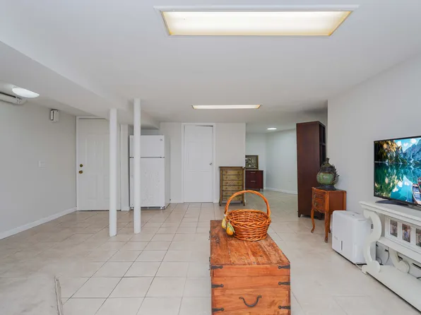 2233 East 72nd Street image 26 of 38