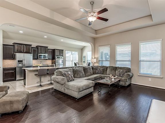 5th image of 13710 Mariana Ct