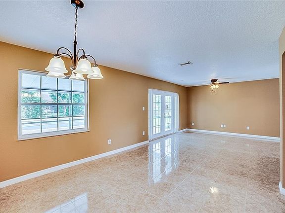 5th image of 21 Caswell Dr
