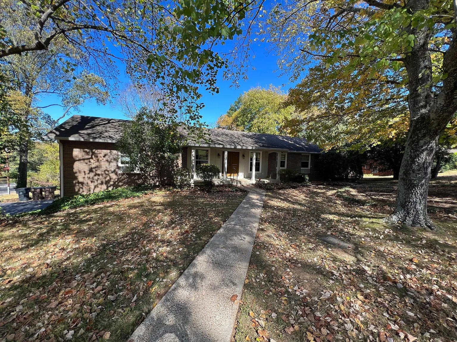 3 bed, 2806 sqft, $2,900 — Photo 2