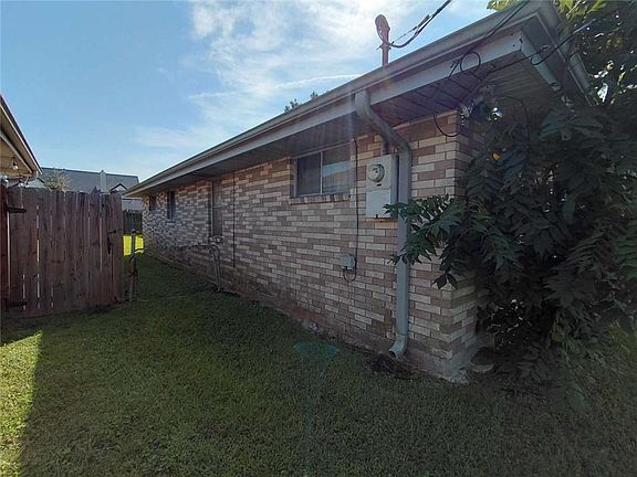 5th image of 1601 Apple St
