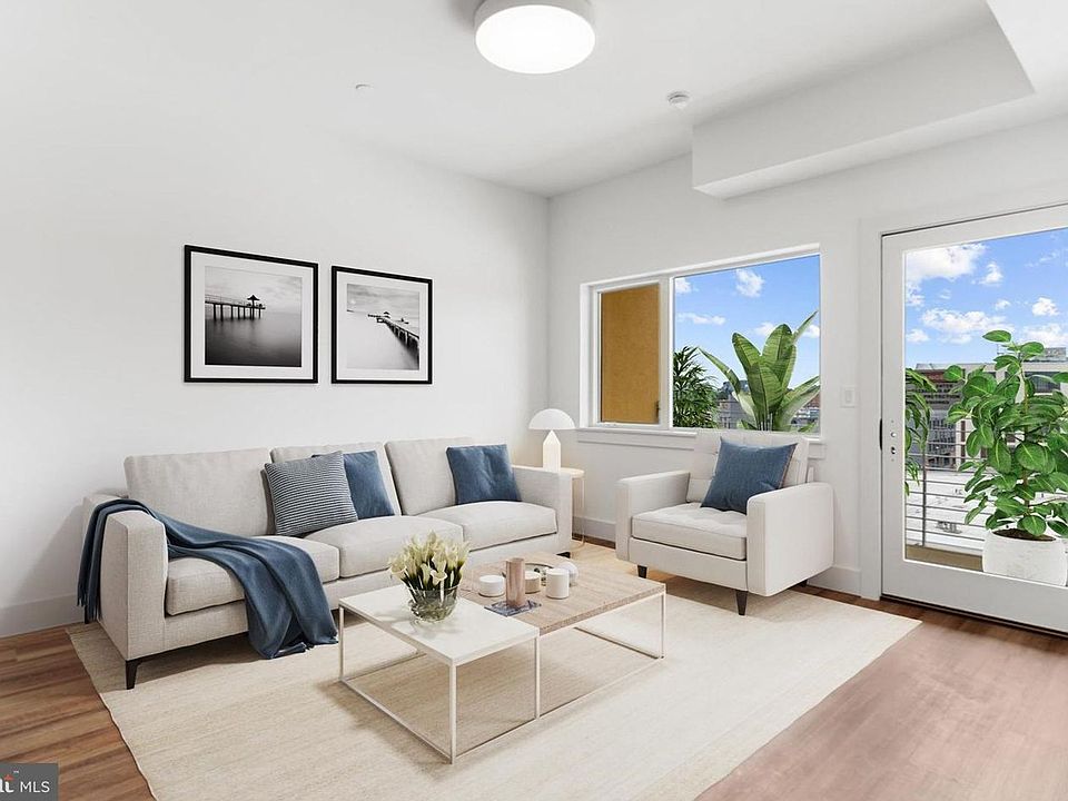 2nd image of 3029 W Glenwood Ave #507