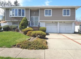 174 Roxton Rd, Plainview, NY 11803