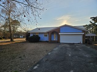 5845 Hunting Ridge Rd, Hope Mills, NC 28348
