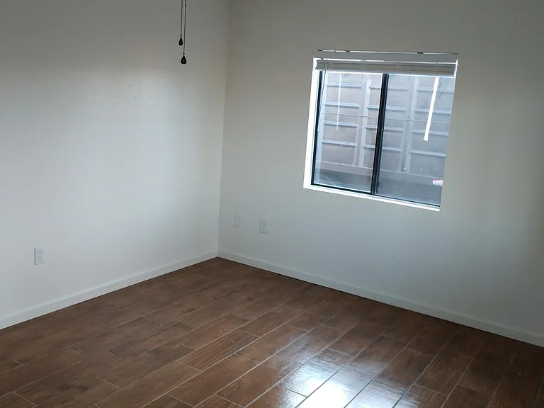 2090 Poplar St #4 — Photo 4