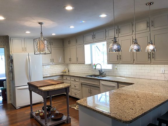 2nd image of 3814 Longford Dr