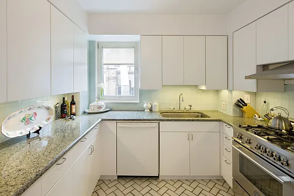 Sold by Corcoran | media 22