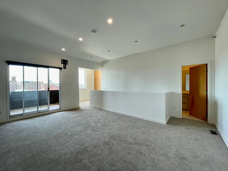 1803 Wyandotte St #307 — Photo 12