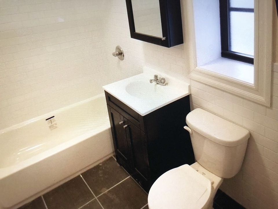 2nd image of 3511 Putnam Pl APT 3D