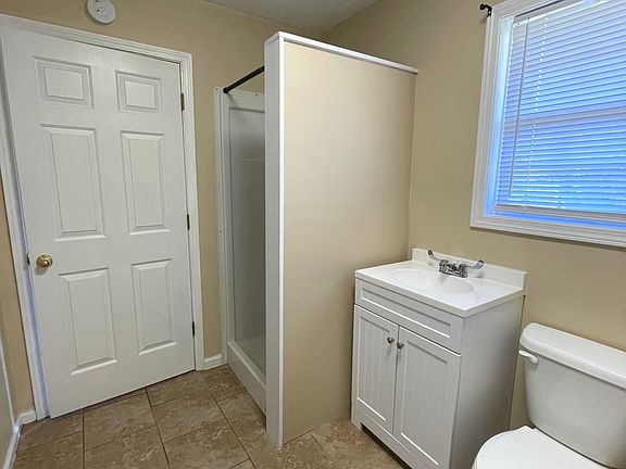 5th image of 66 Roselawn Dr