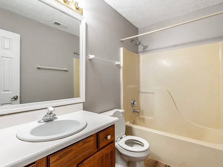 1015 Crimson King Pkwy — Photo 8