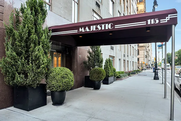 The Majestic at 115 Central Park West in Lincoln Square : Sales