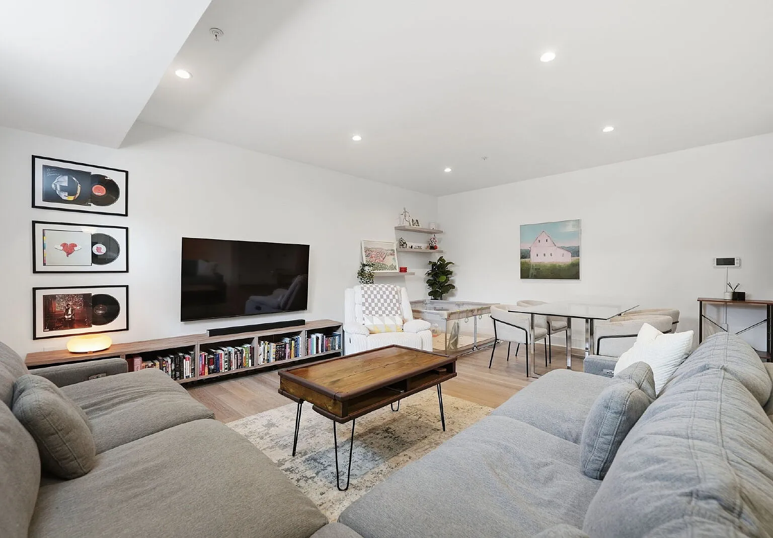 2 bed, 2.0 bath, 1162 sqft, $3,450 — Photo 2