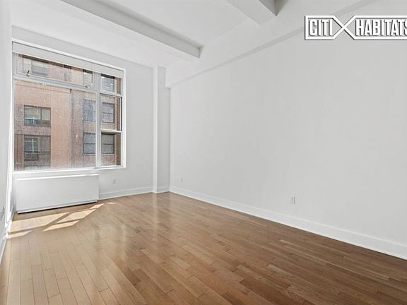 3rd image of 321 W 37th St APT 8K