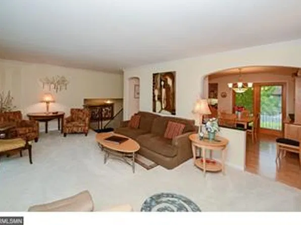1016 Parker Ave, Roseville, MN 55113