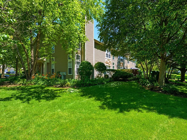 141 Crescent Ln #141 — Photo 4
