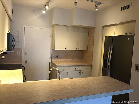 3rd image of 2121 N Bayshore Dr APT 1202