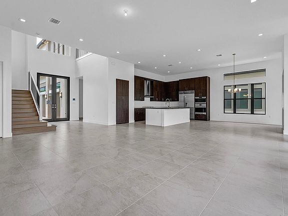 3rd image of 9523 Riverside Park Dr