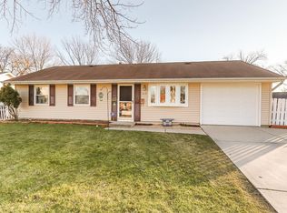 419 Robinhood Dr, Streamwood, IL 60107