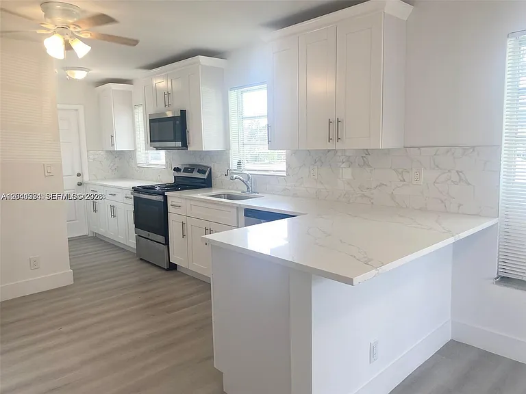 1005 NE 2nd St #1 — Photo 5