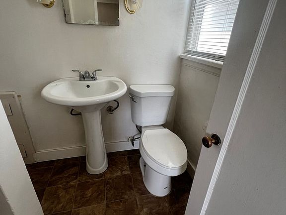 5th image of 422 E Terry St #4