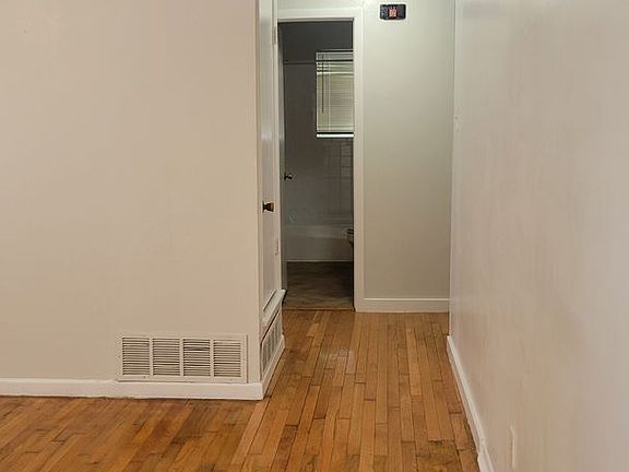 5th image of 615 W Avenue A