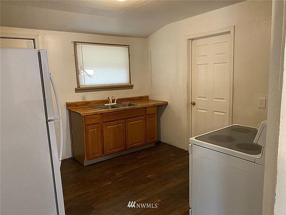 5th image of 1135 W Pine St