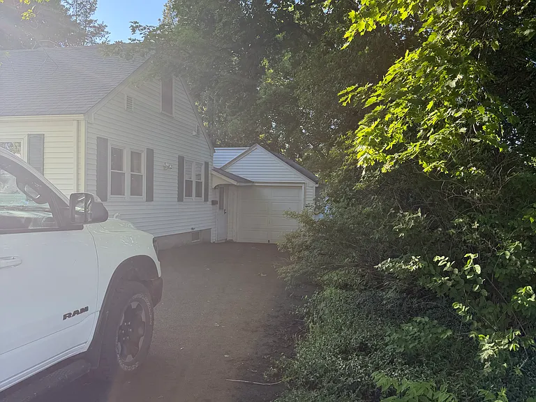 12 Sherrill Ln — Photo 2