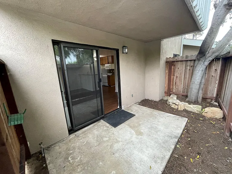 423 W Gutierrez St #11 — Photo 5