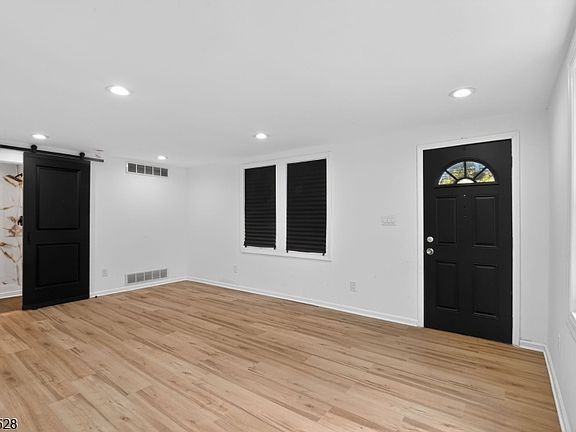 5th image of 39 Fern Rd
