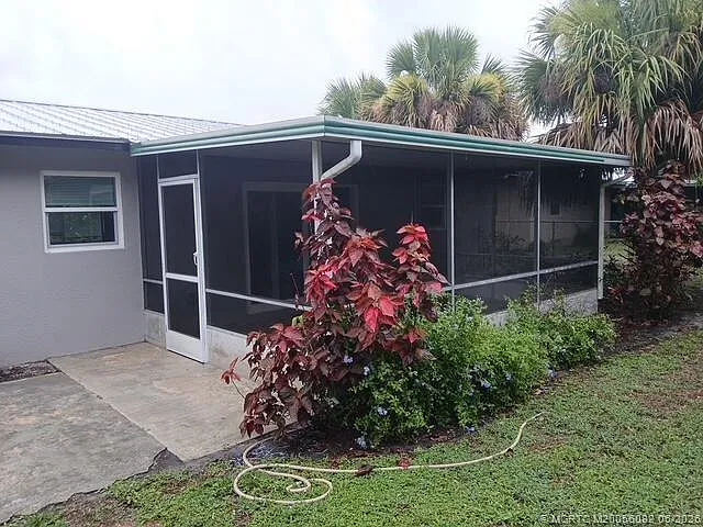 709 SE Alamanda Way — Photo 17